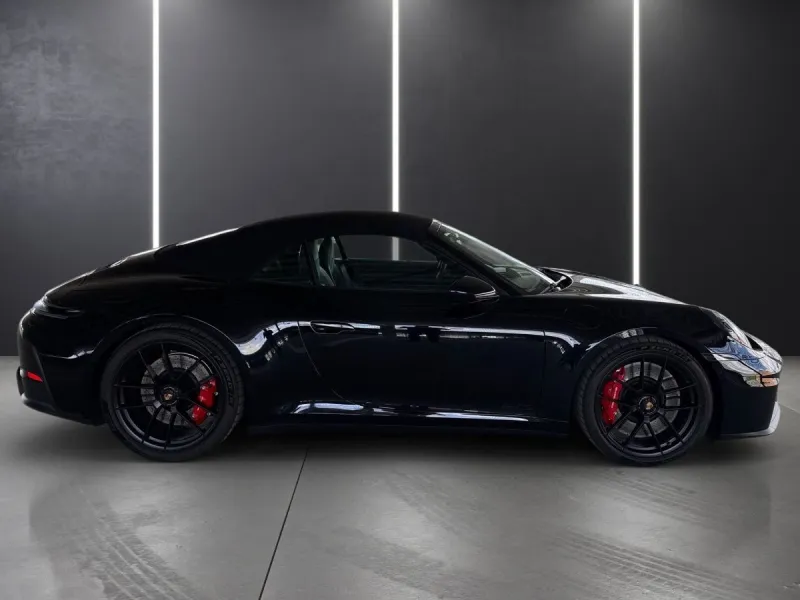 911