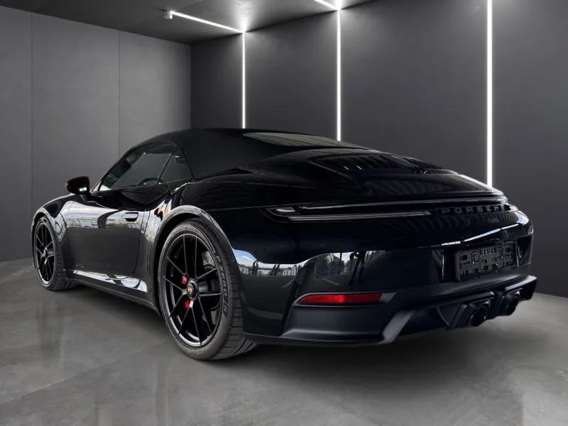 911